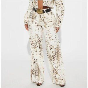 NWT Fashion Nova Calexico Animal Print Wide Leg Jean - Size 28